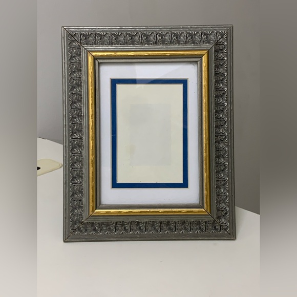 1990s Vintage Gold Painted Carved Embellished Wooden Standalone Picture Frame - Picture 13 of 15